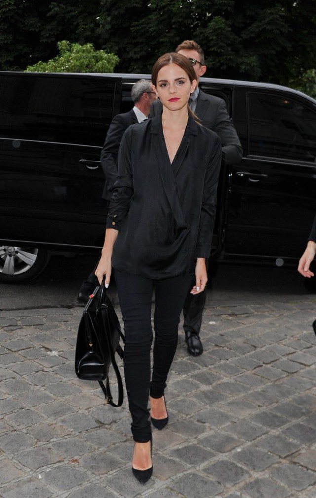 Emma-Watson-au-defile-Haute-Couture-Giambattista-Valli-organise-au-Grand-Palais-de-Paris-le-7-juillet-2014_portrait_w674